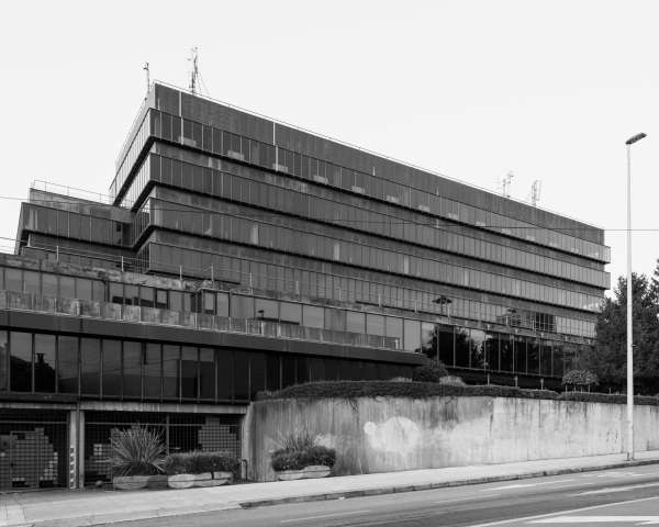 axa building in campo alegre