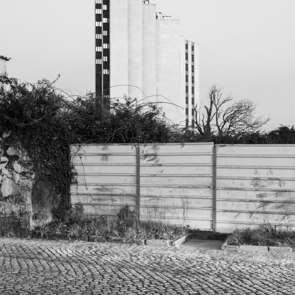 residential and commercial tower in viana do castelo
